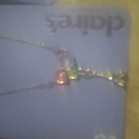 Ears pierced earrings And Necklace - Picture 3 of 4